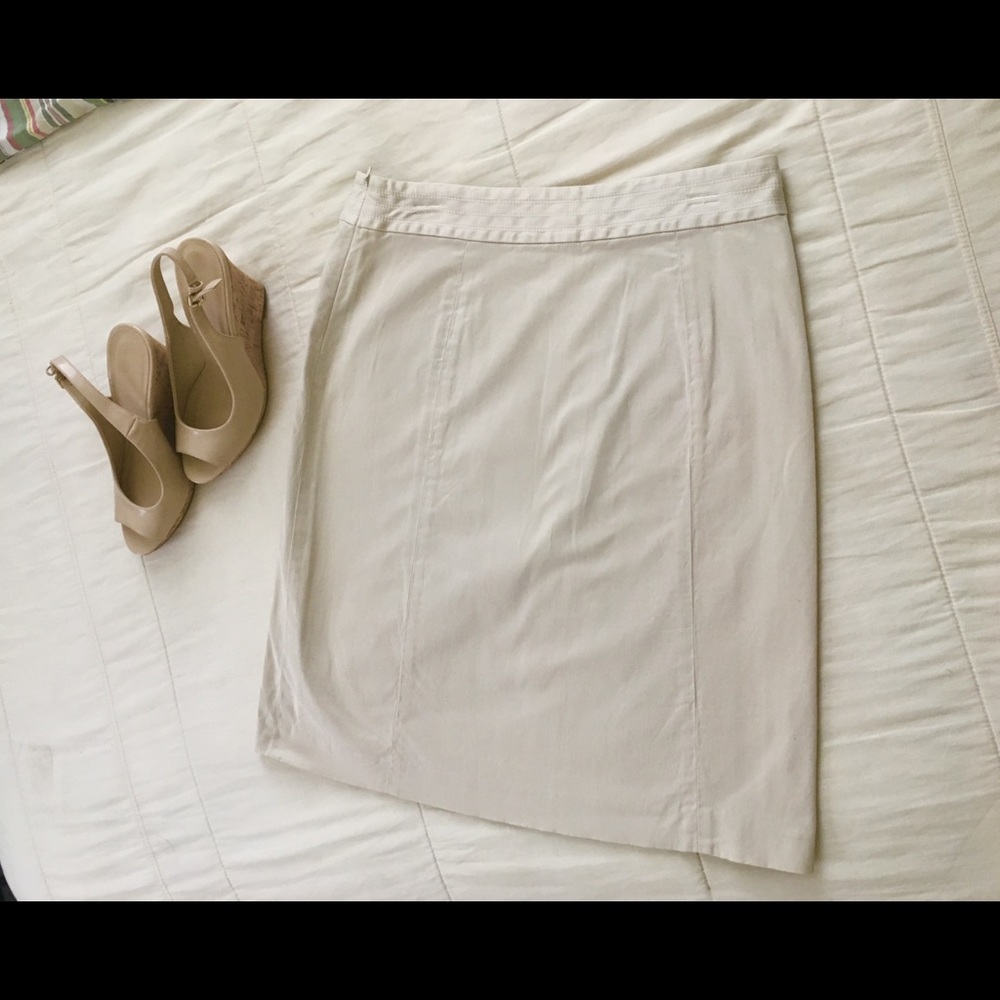 2x30🦄 Banana Republic Cream Skirt